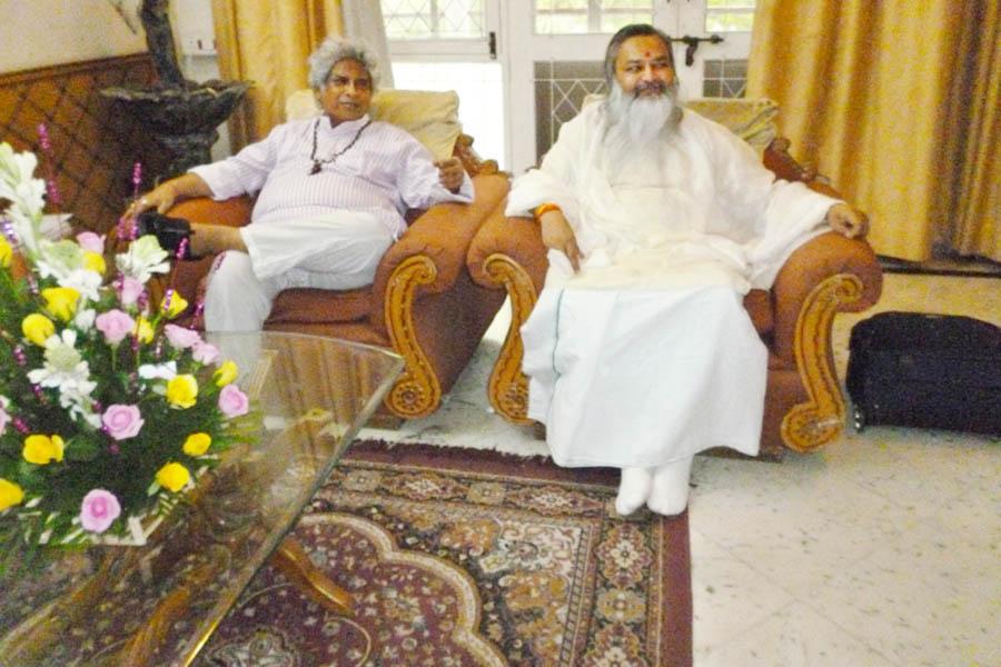Brahmachari Girish Ji greeting Padmabhushan Pundit Debu Chaudhuri, Sitar Maestro on his birthday on 30 May 2015 and both watching a documentary on Debu Ji. 